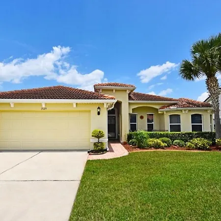 Four-Bedroom Pool Home Davenport
